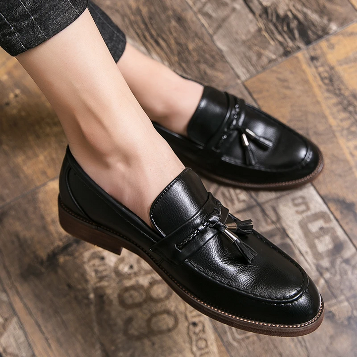 Mocasines de piel con borlas