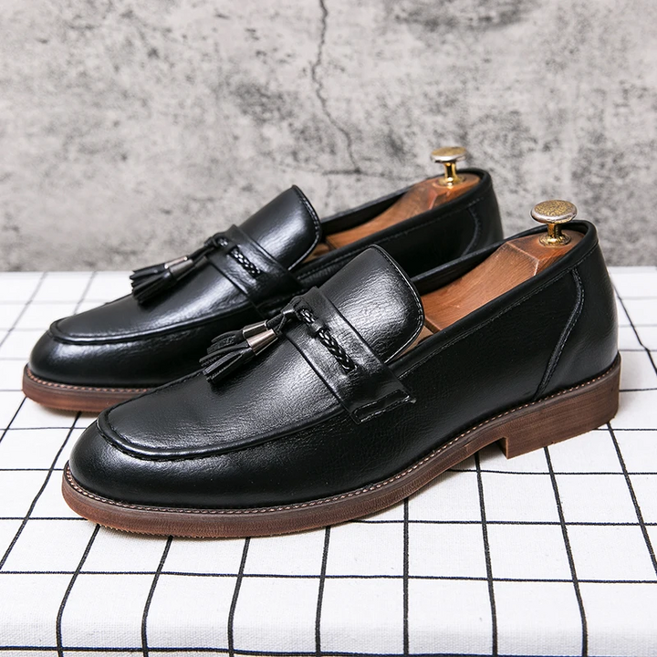 Mocasines de piel con borlas