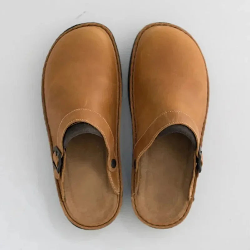 Toledo™ | Zuecos de piel con correa