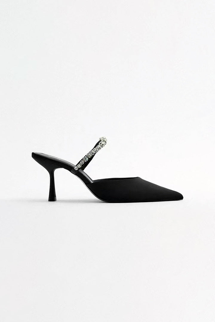Sandalias de tacón alto con punta afilada adornadas con strass