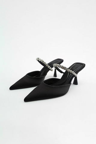 Sandalias de tacón alto con punta afilada adornadas con strass