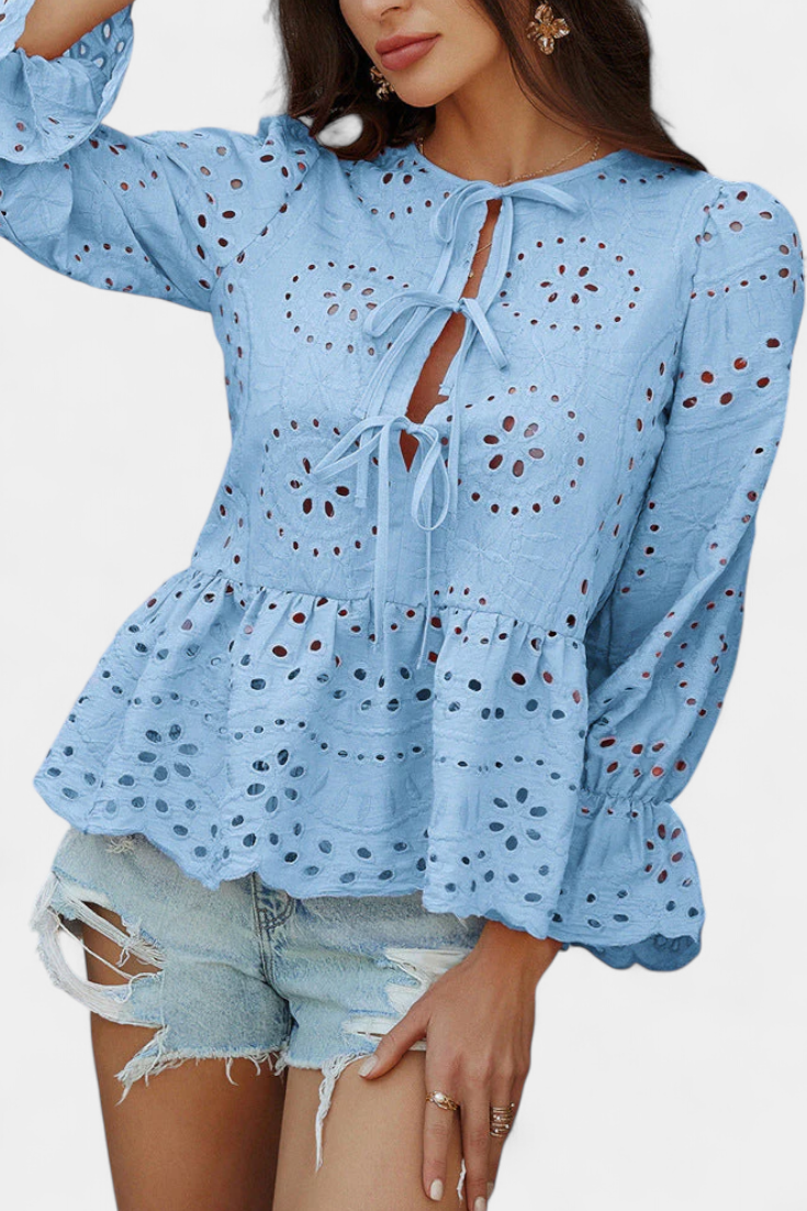 Kayden | Top Bohemio de Encaje con Corte Fluido
