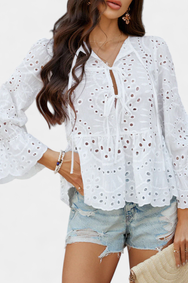 Kayden | Top Bohemio de Encaje con Corte Fluido