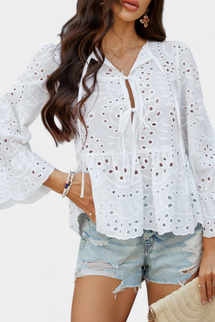 Kayden | Top Bohemio de Encaje con Corte Fluido