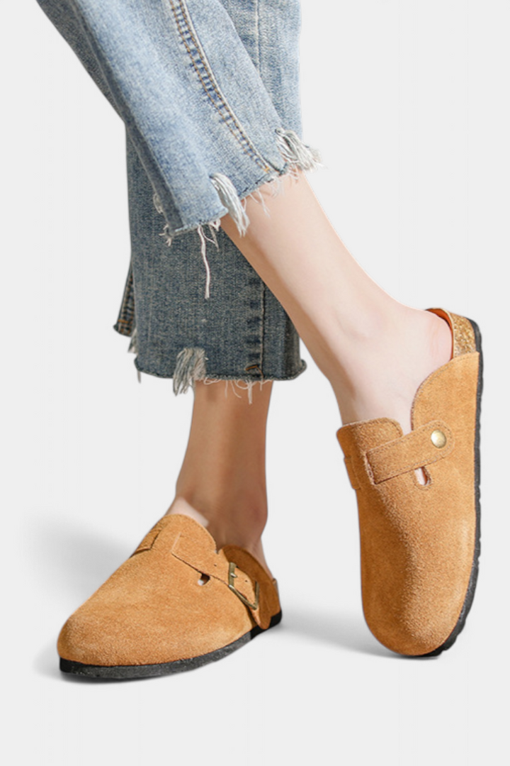 Aubree Zuecos Unisex de Gamuza con Hebilla Ajustable