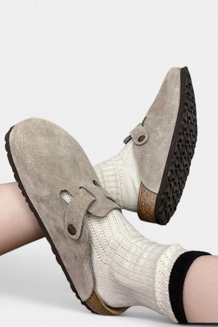 Aubree Zuecos Unisex de Gamuza con Hebilla Ajustable
